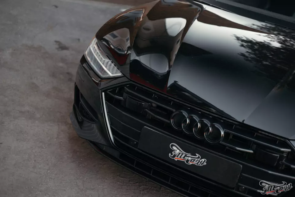 Классический карбон под матовым лаком в салоне Audi A7 и комплекс детейлинг-услуг